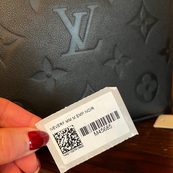 LOUIS VUITTON Empreinte Monogram Giant Neverfull MM Black Noir - Picture 13 of 14